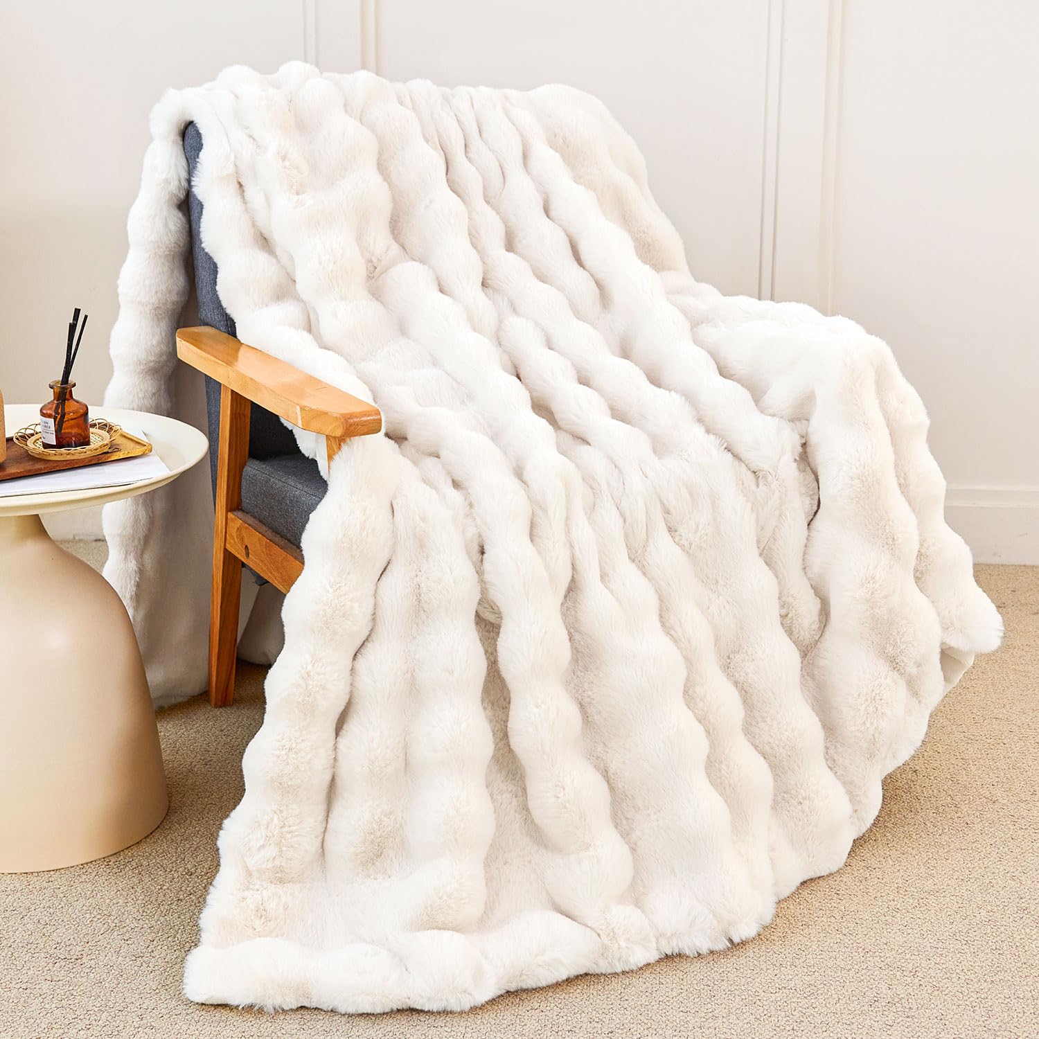 Faux Rabbit Fur Throw Blanket for Couch and Bed, Fluffy Warm Plush Thick Bubble Blanket, Soft Cozy Furry Blanket, 50x60